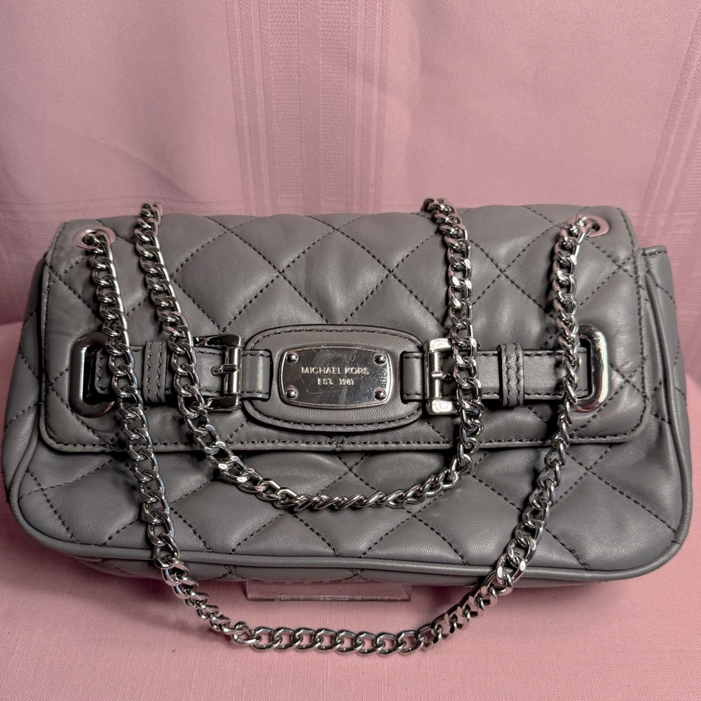 ❗️LOW START❗️EUC Michael Kors Gray Quilted Silver Chain Shoulder Bag